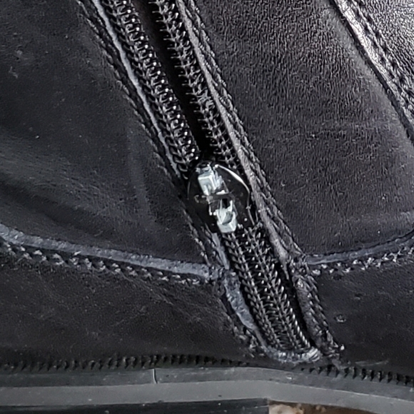 Calvin Klein - Picture 4 of 4